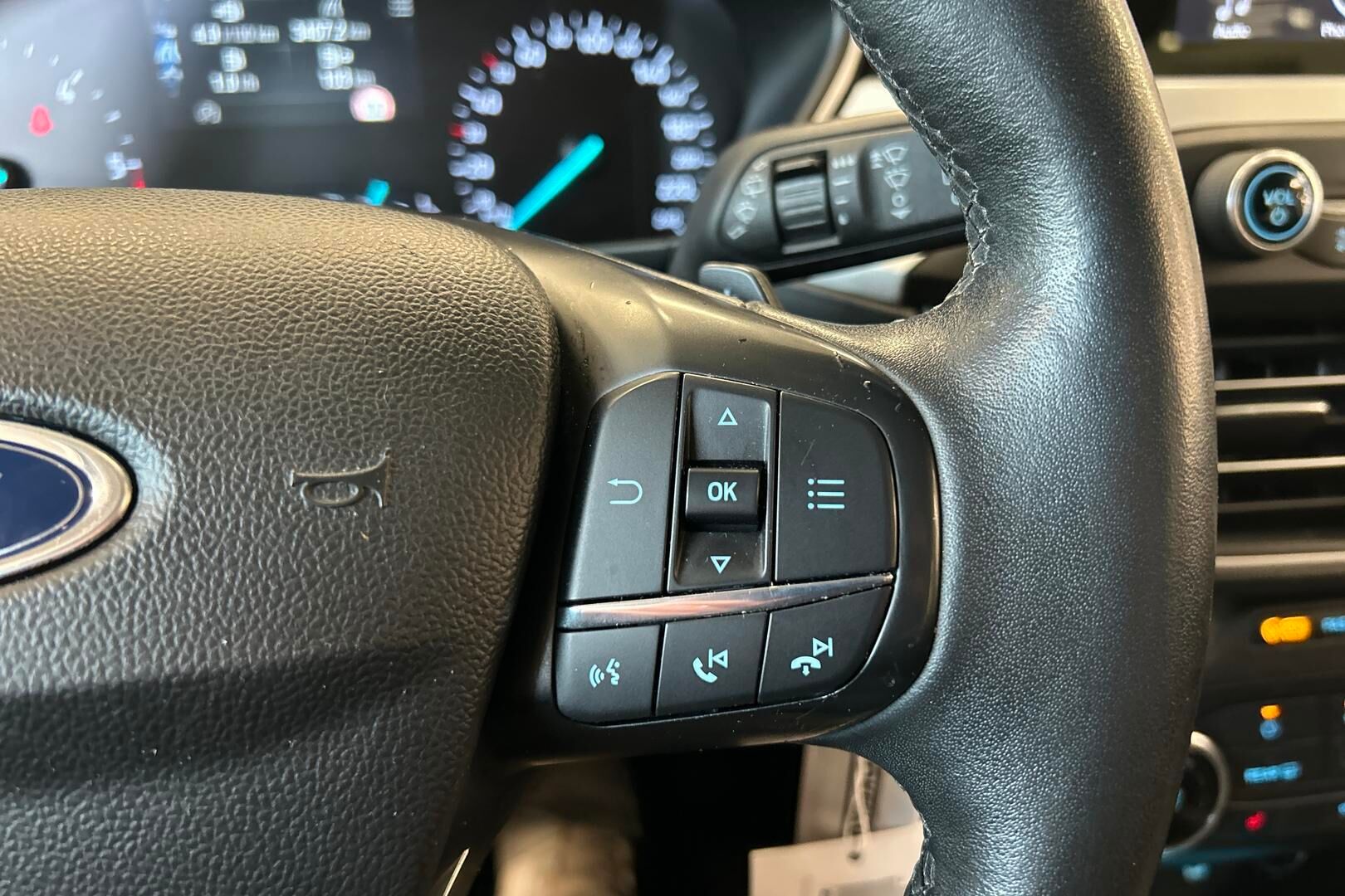 Ford Focus iso kuva 15