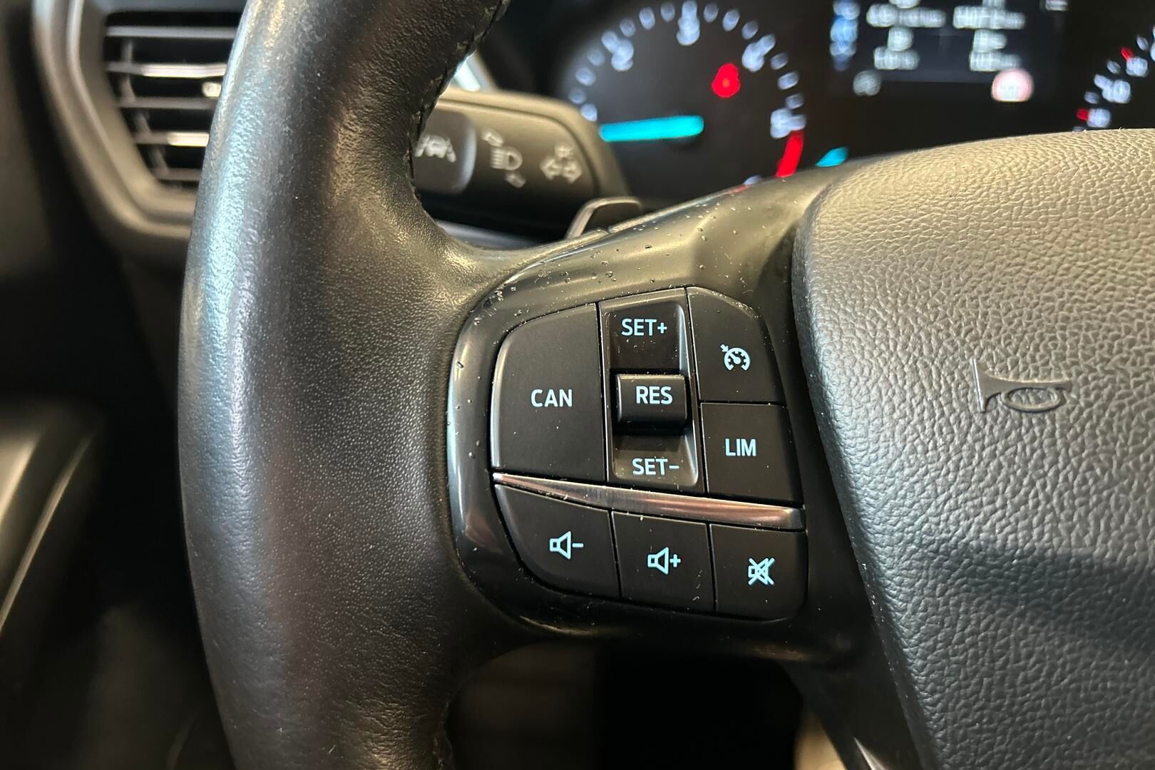 Ford Focus iso kuva 16