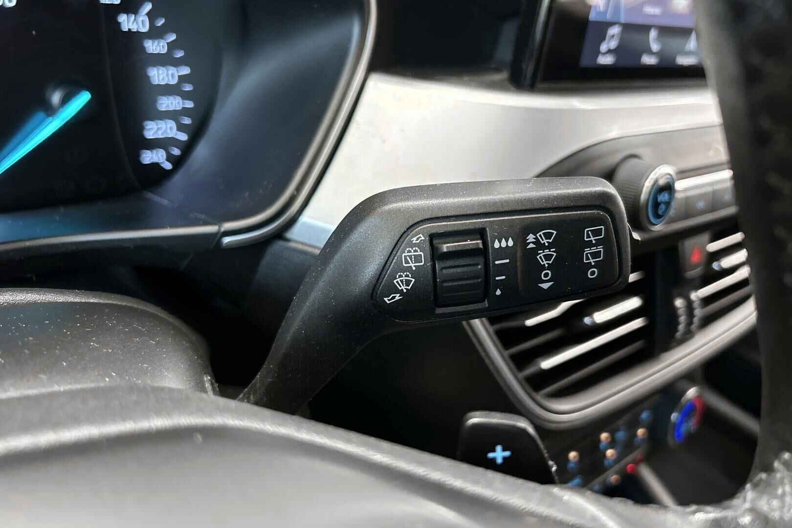 Ford Focus iso kuva 17