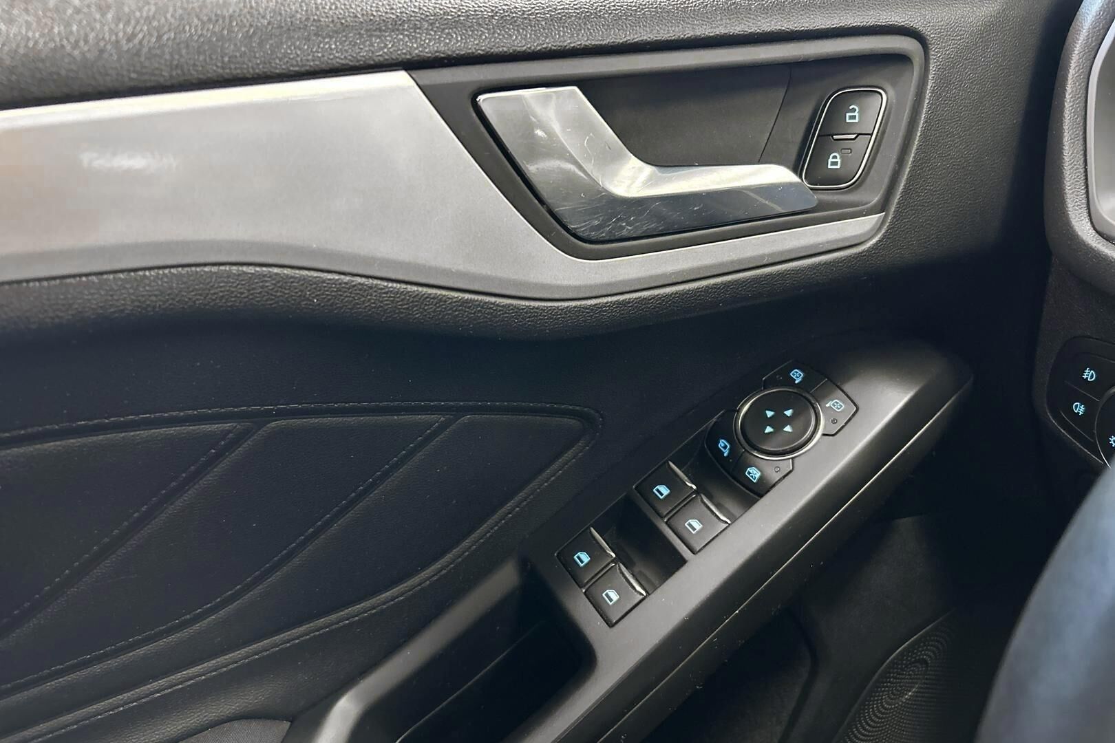 Ford Focus iso kuva 20