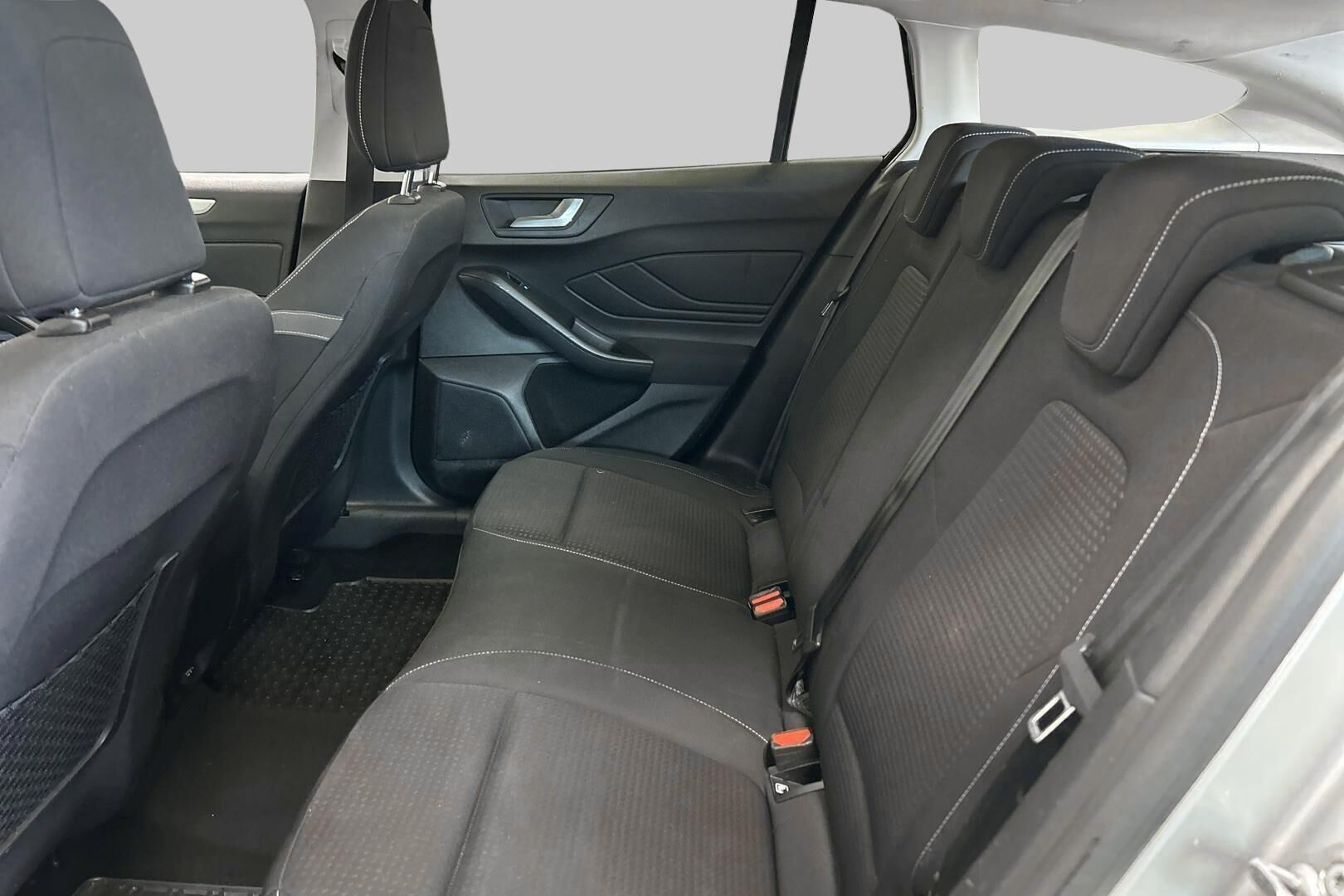 Ford Focus iso kuva 9