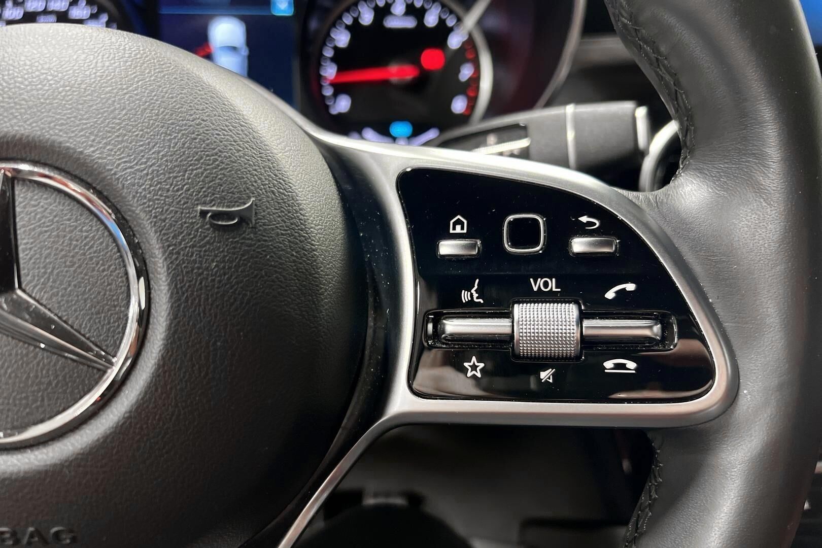 Mercedes-Benz GLC iso kuva 11