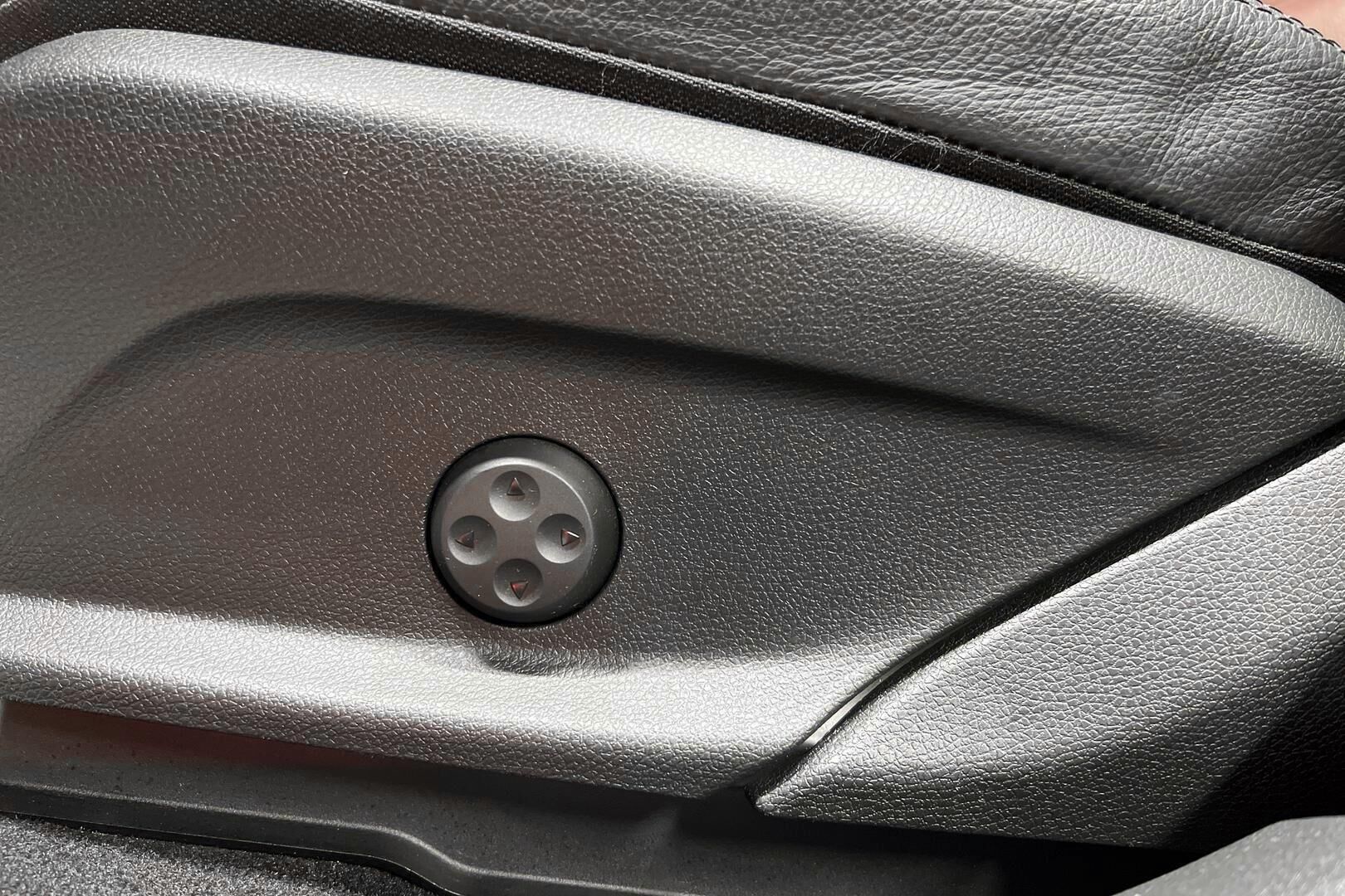 Mercedes-Benz GLC iso kuva 12