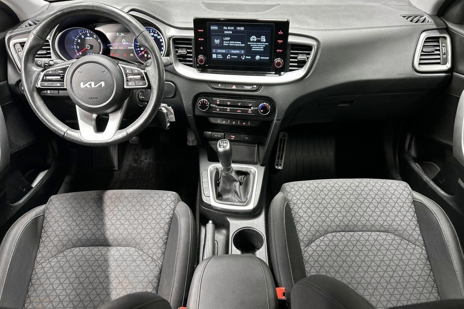Kia Ceed iso kuva 10