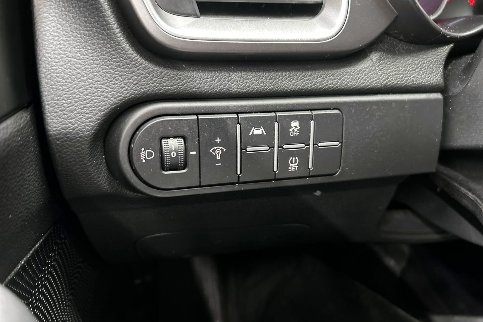 Kia Ceed iso kuva 18