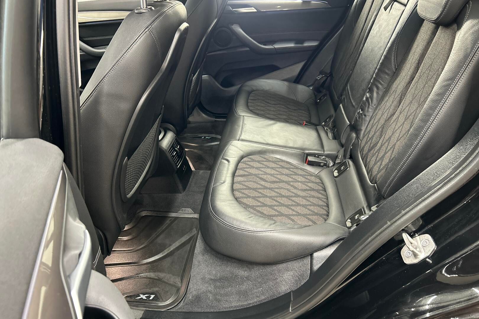 BMW X1 iso kuva 7