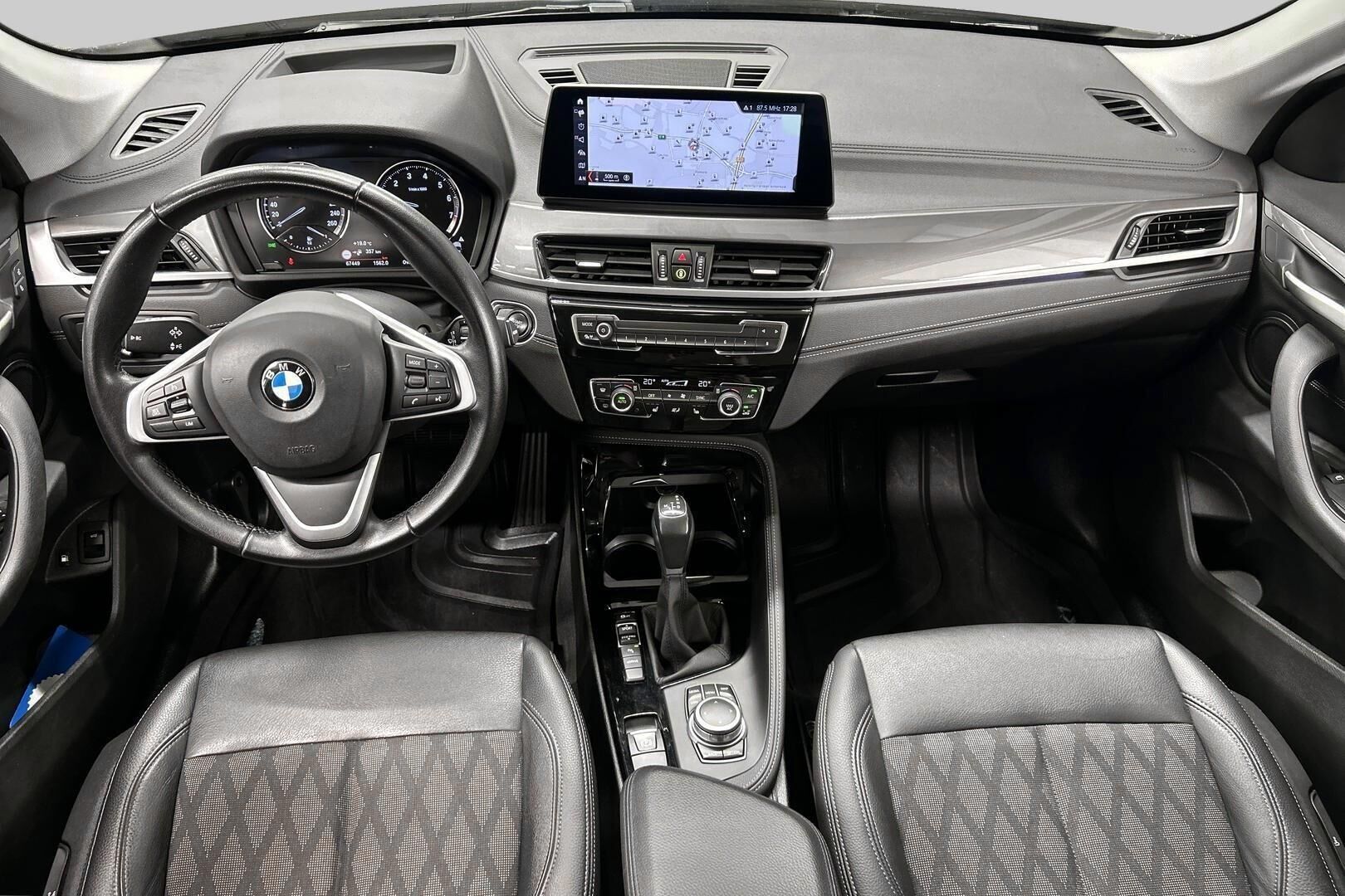BMW X1 iso kuva 8
