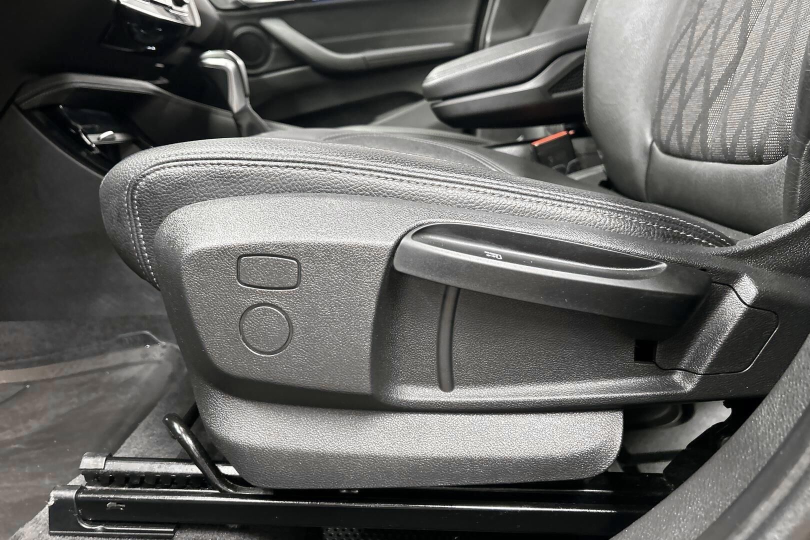 BMW X1 iso kuva 15