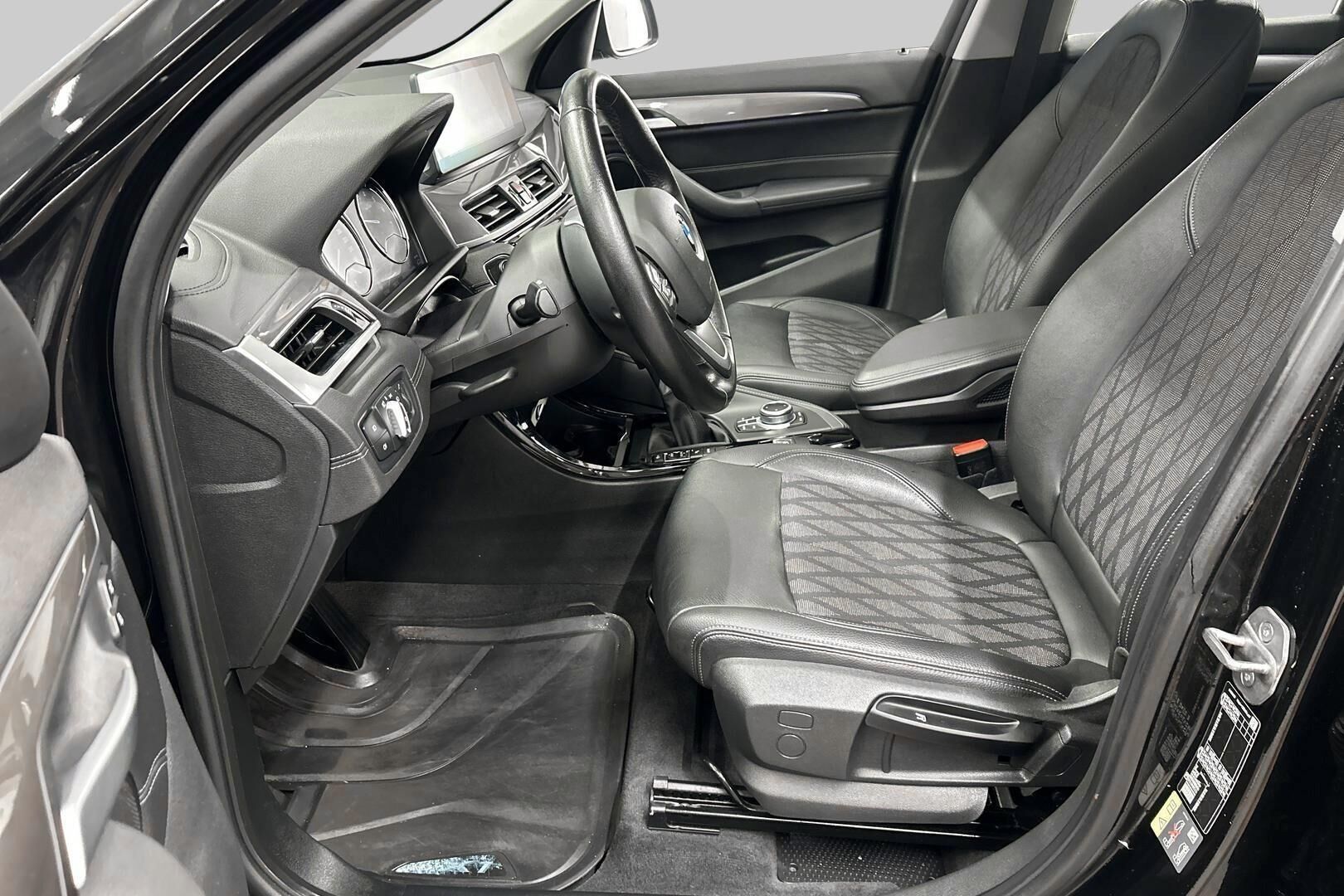 BMW X1 iso kuva 6