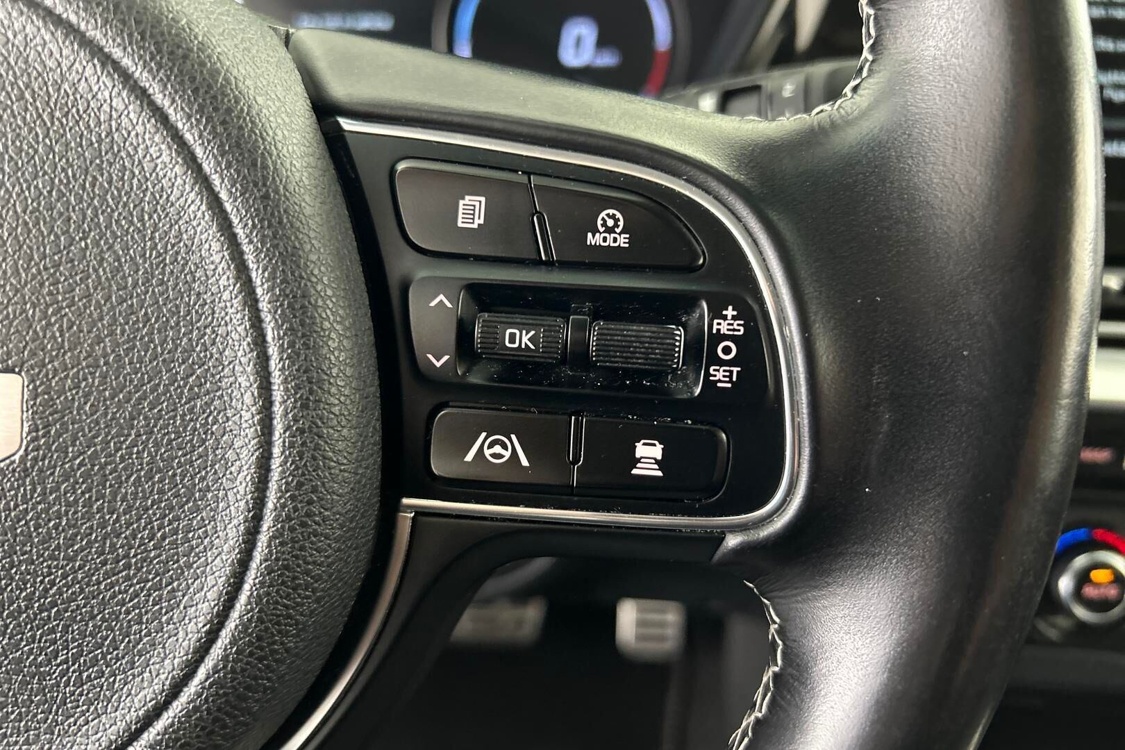 Kia Niro iso kuva 15