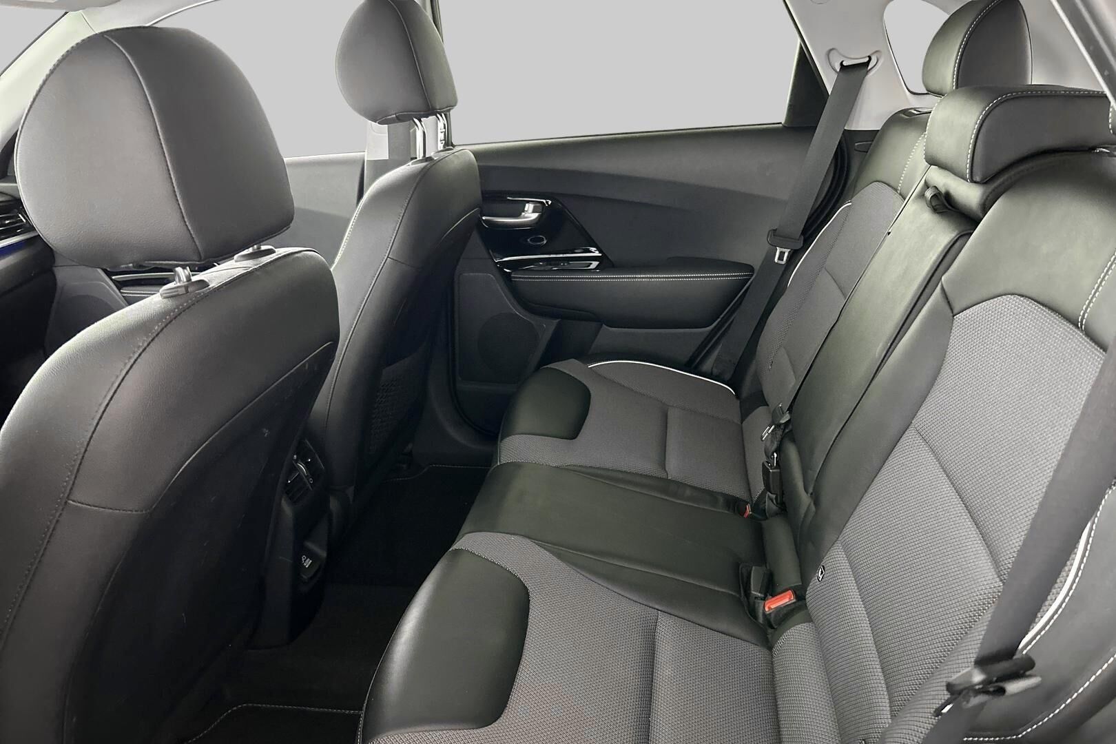Kia Niro iso kuva 9