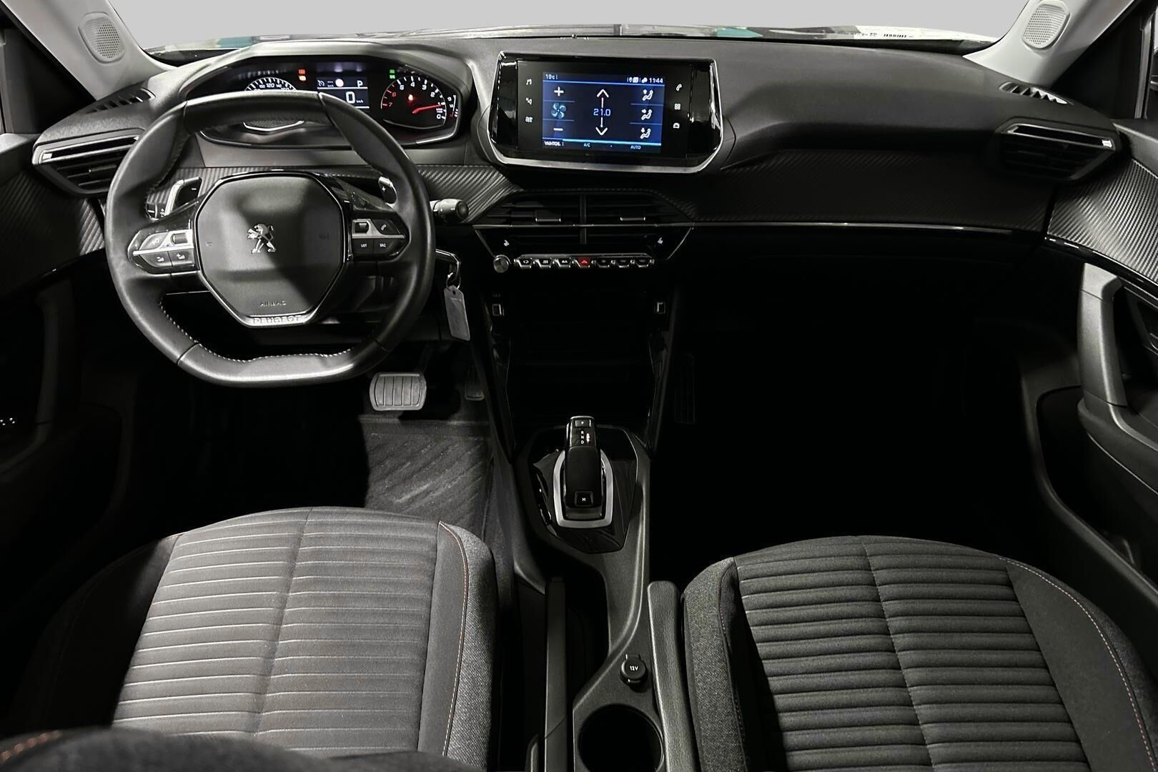 Peugeot 2008 iso kuva 11