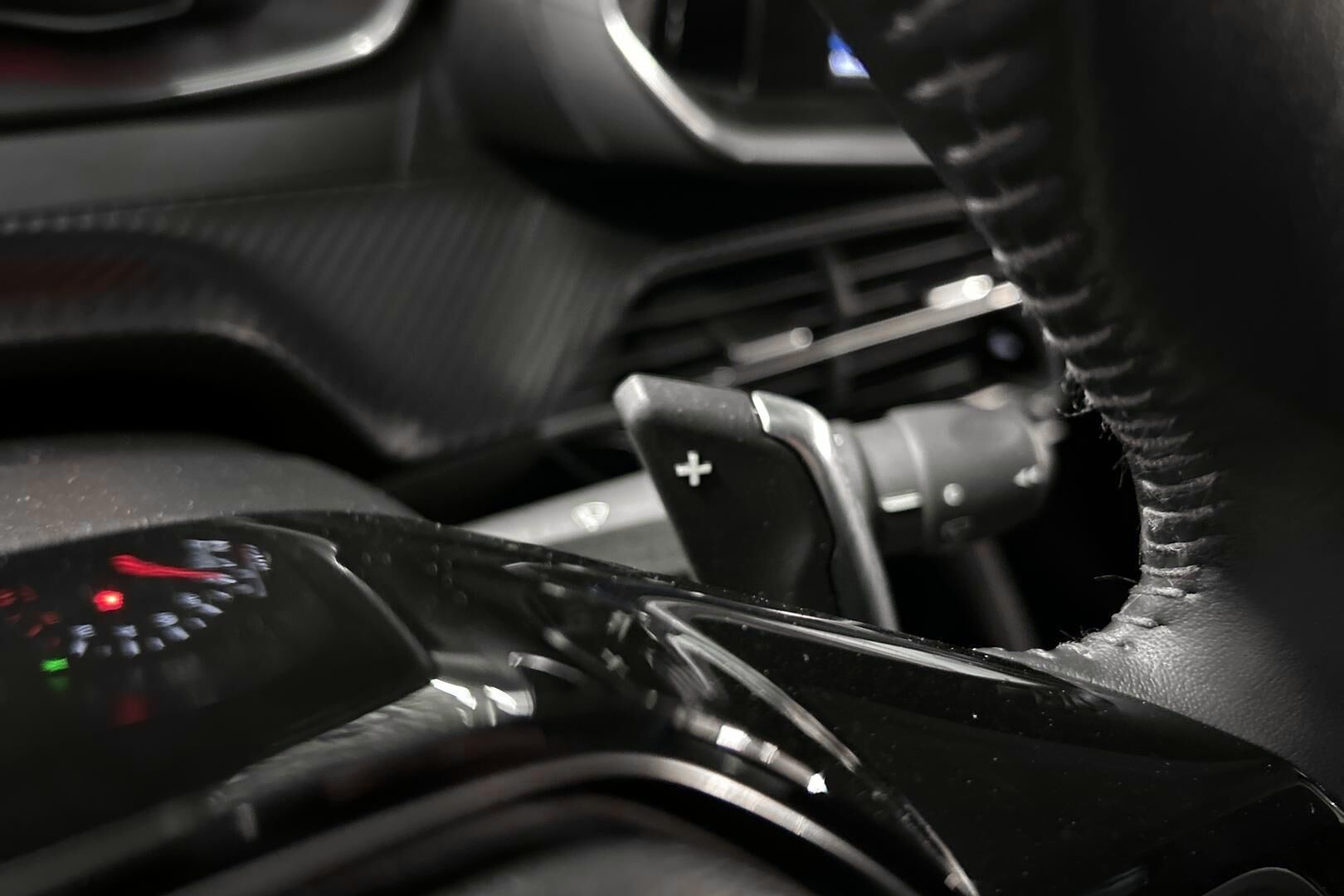 Peugeot 2008 iso kuva 17