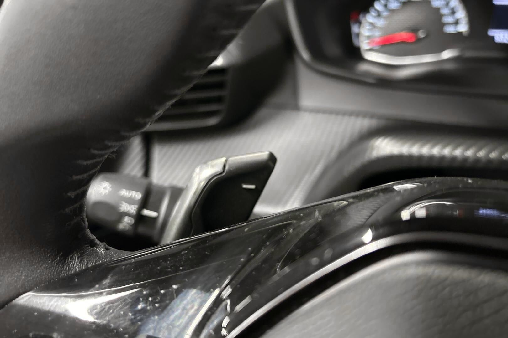 Peugeot 2008 iso kuva 18