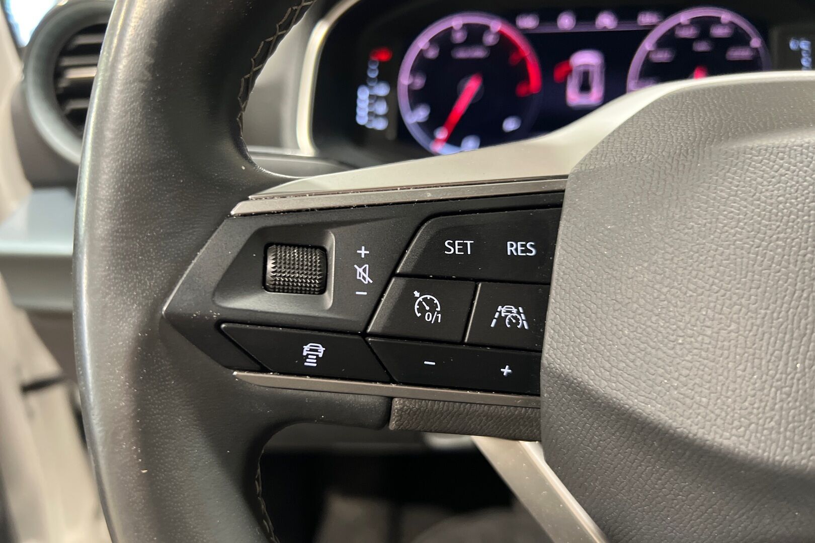 Seat Arona iso kuva 9