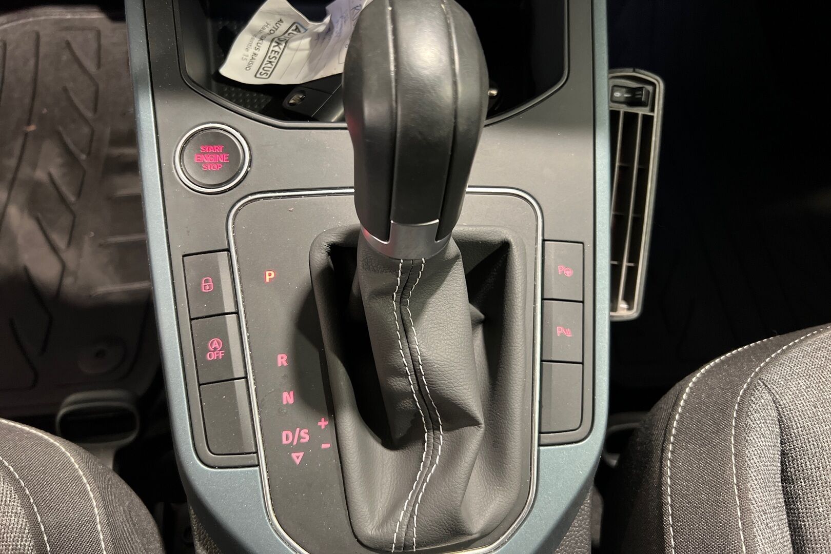 Seat Arona iso kuva 16