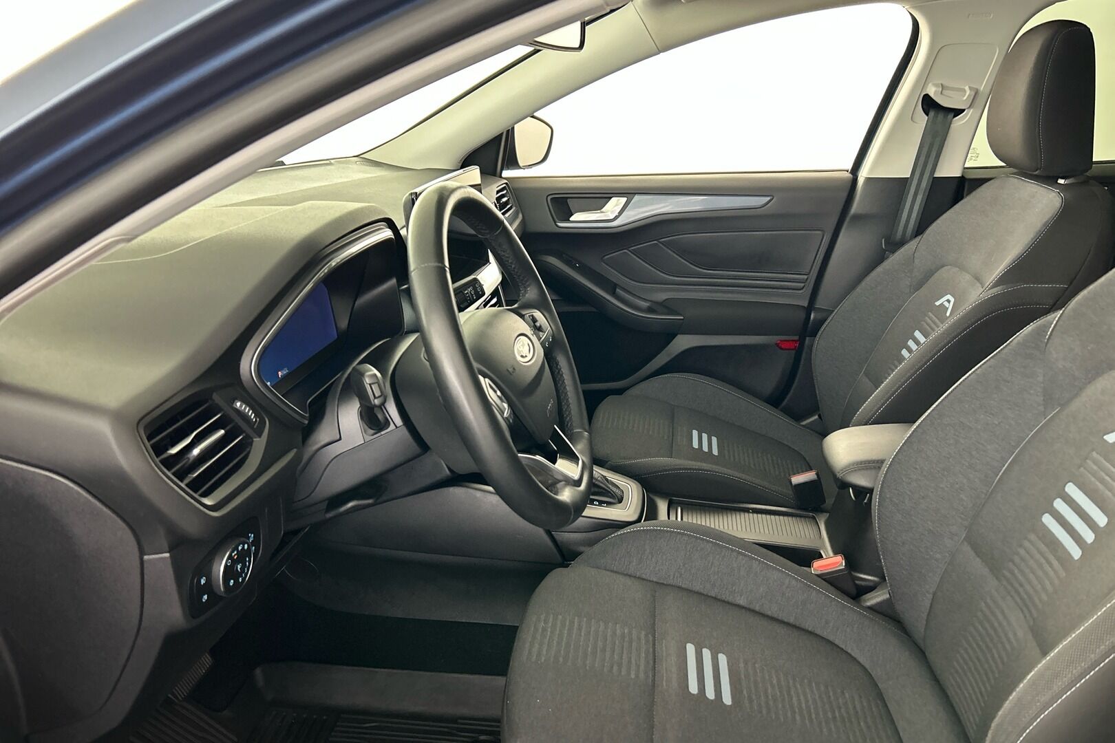 Ford Focus iso kuva 6