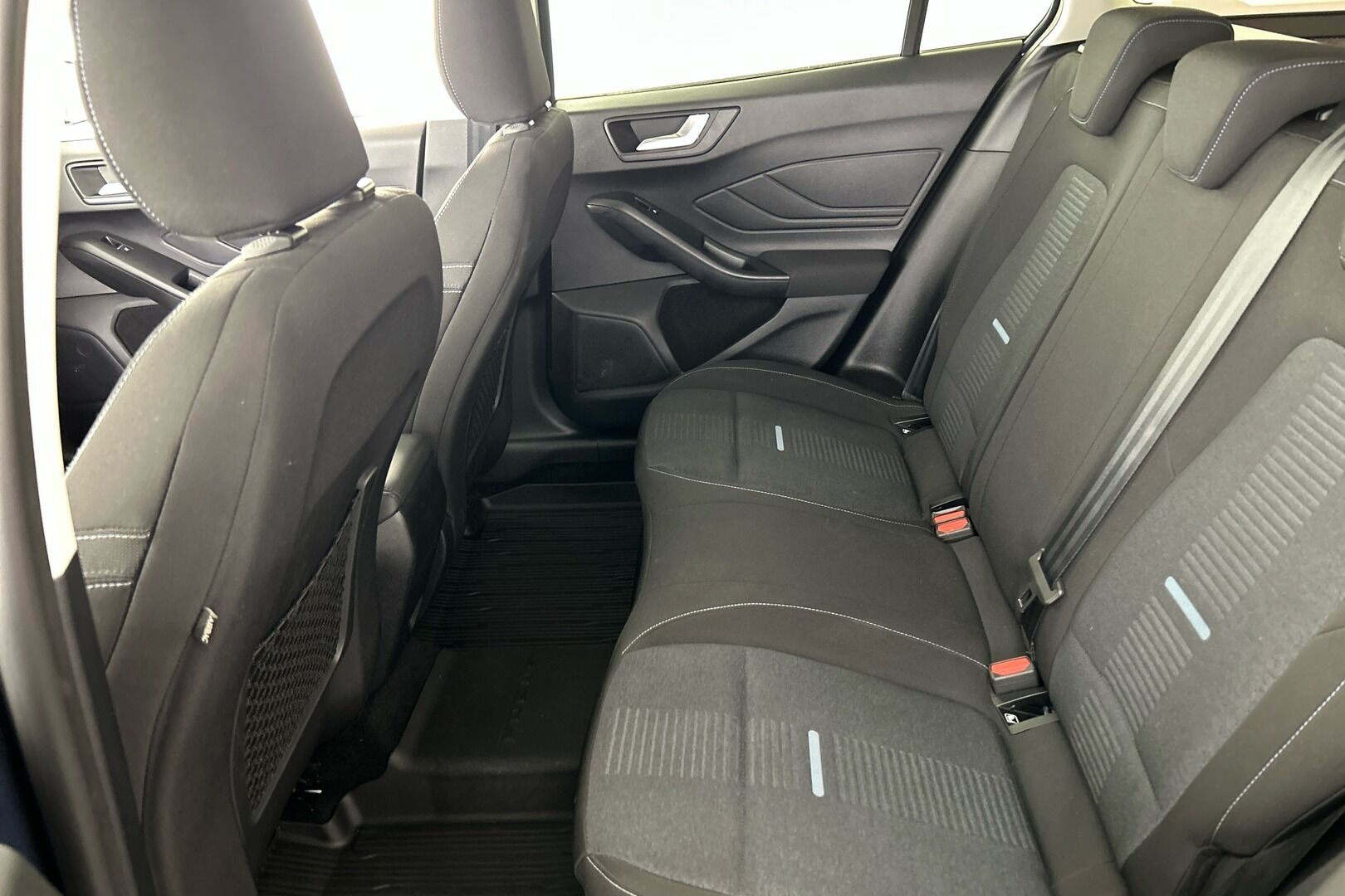 Ford Focus iso kuva 7
