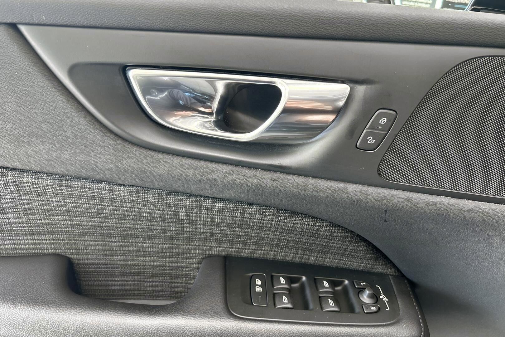 Volvo V60 iso kuva 25