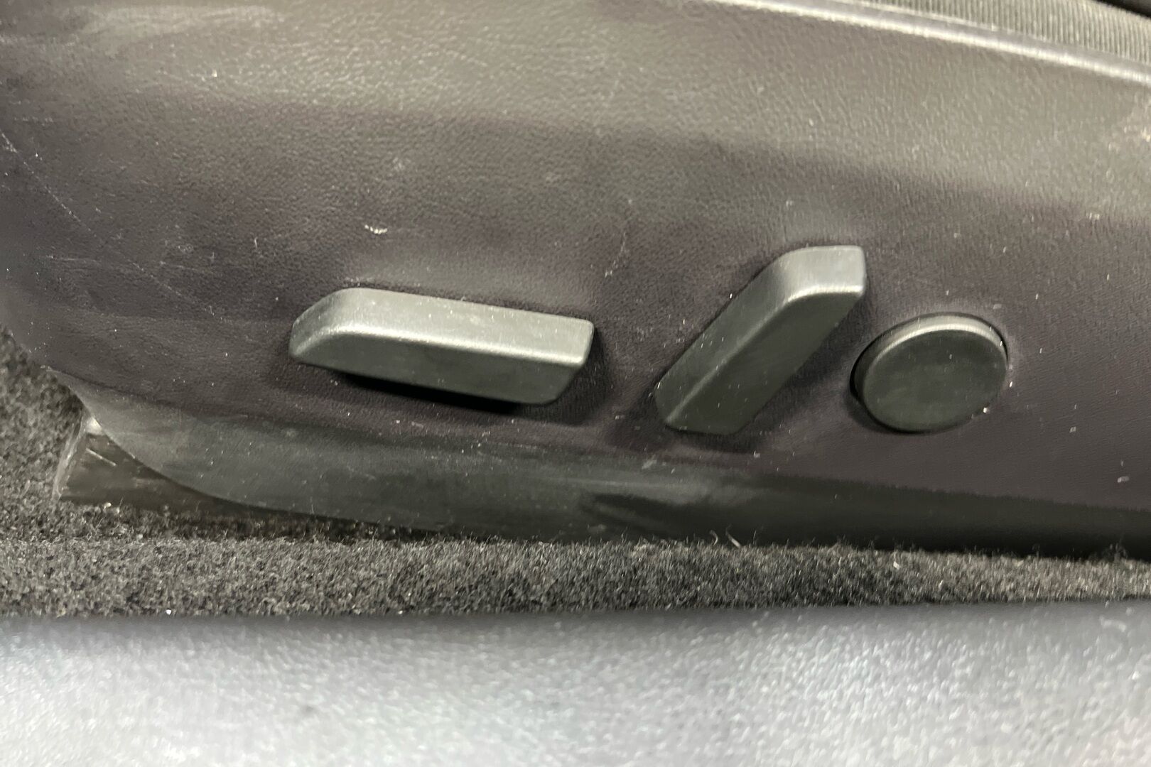 Tesla Model 3 iso kuva 13