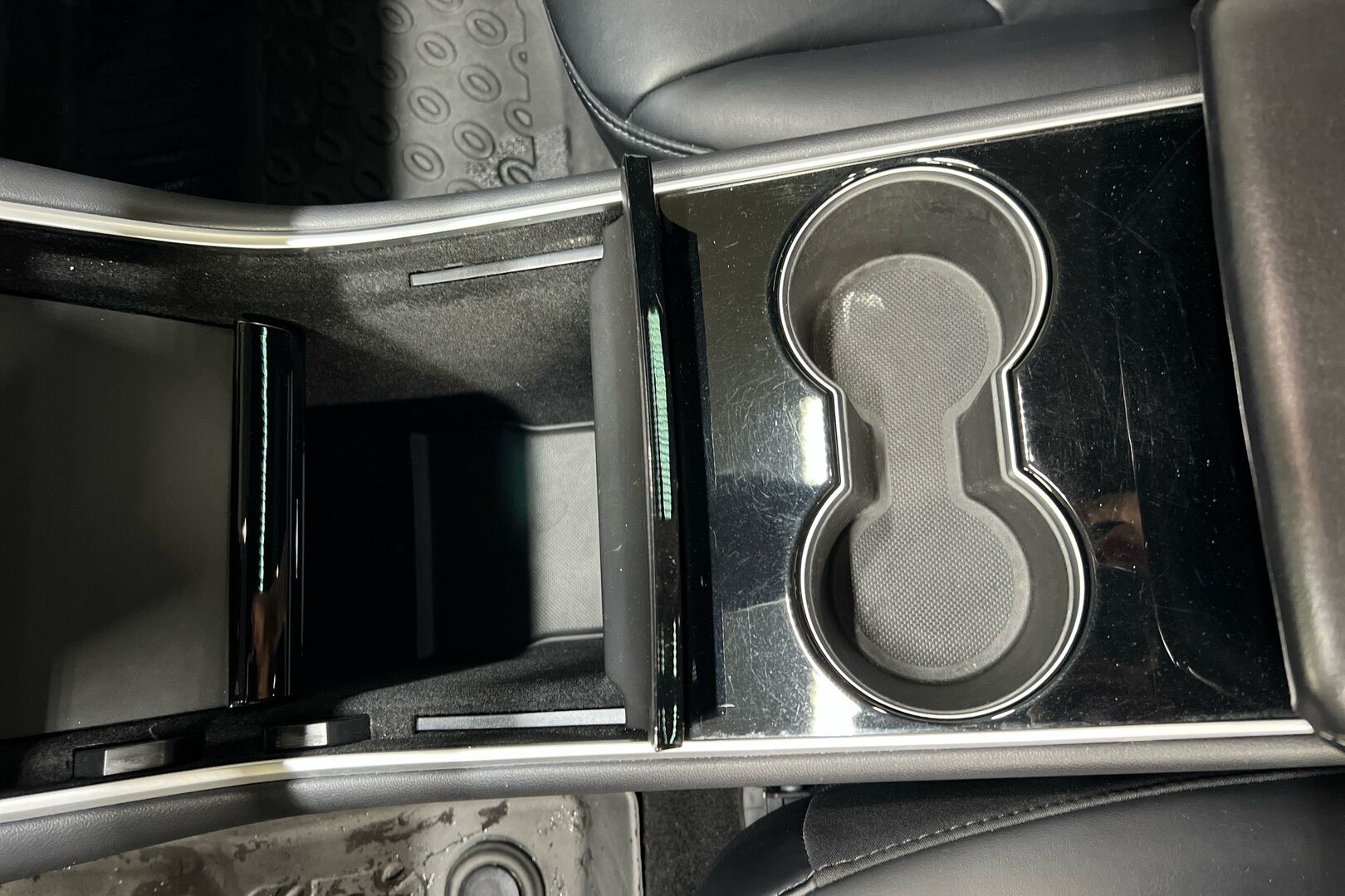 Tesla Model 3 iso kuva 17