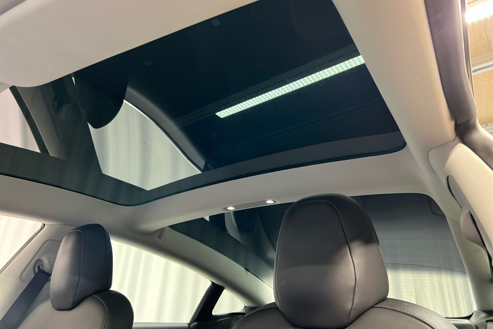 Tesla Model 3 iso kuva 18