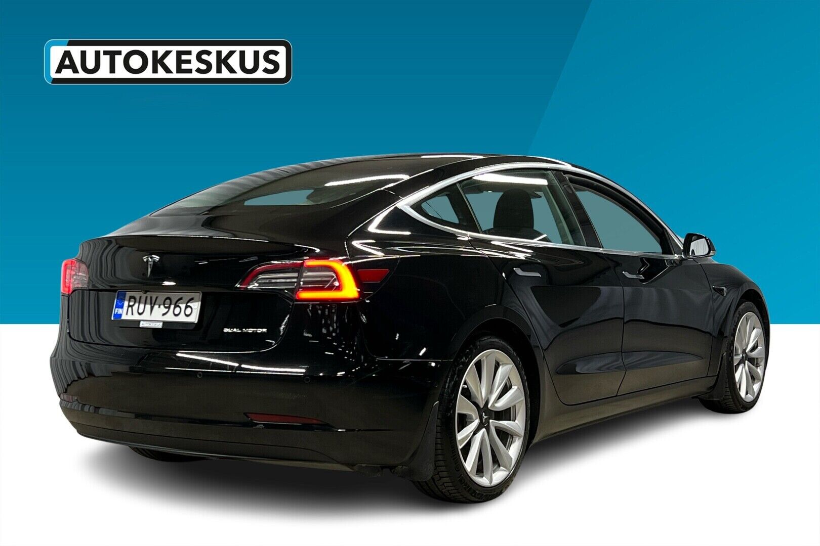 Tesla Model 3 iso kuva 2