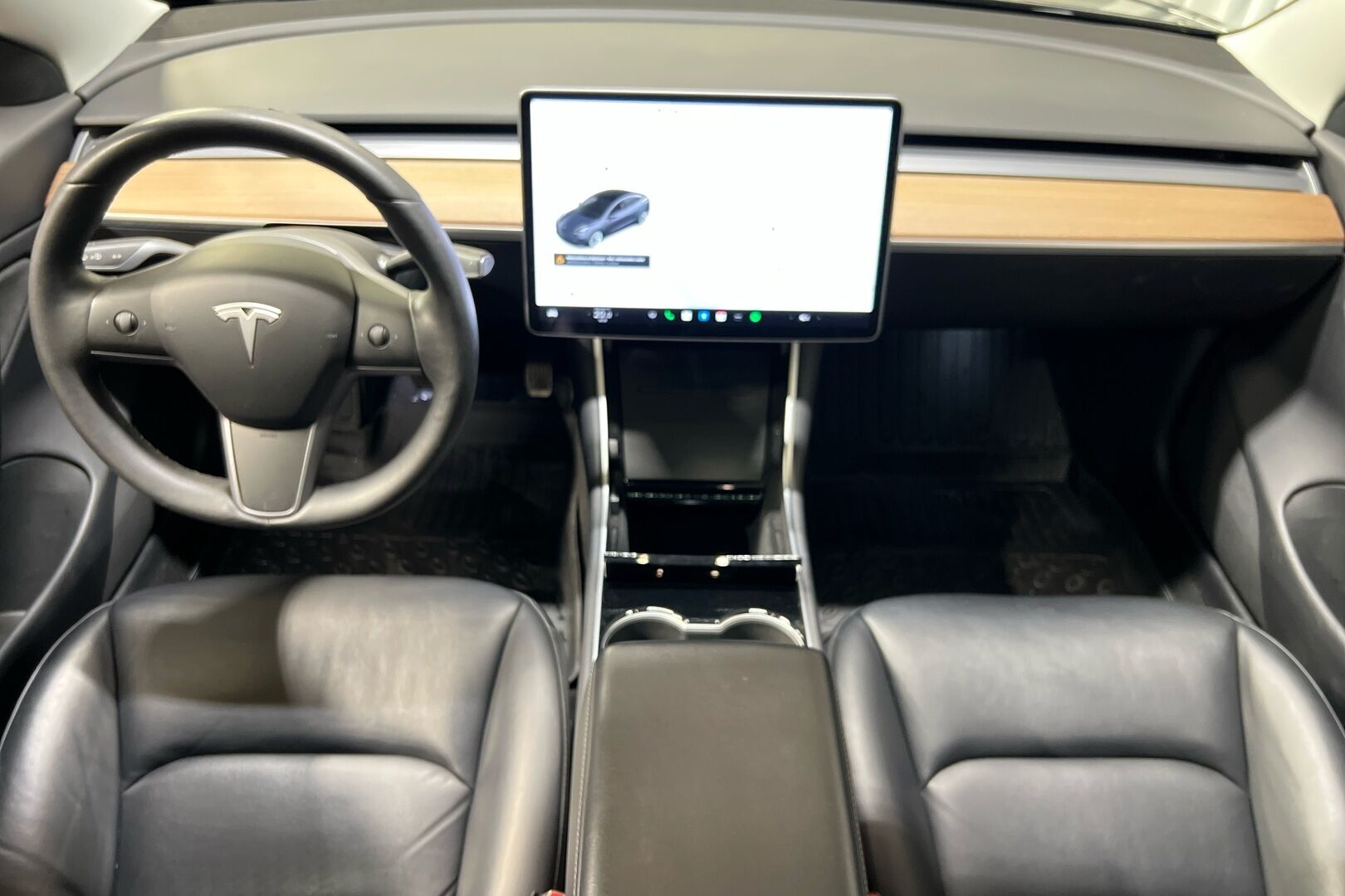Tesla Model 3 iso kuva 7