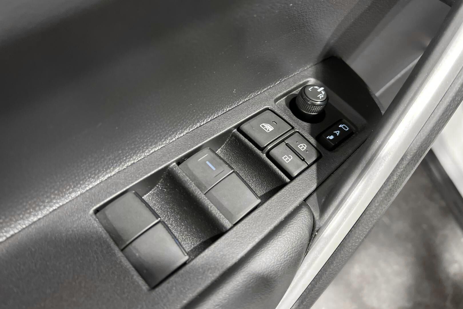 Toyota Corolla Cross iso kuva 15