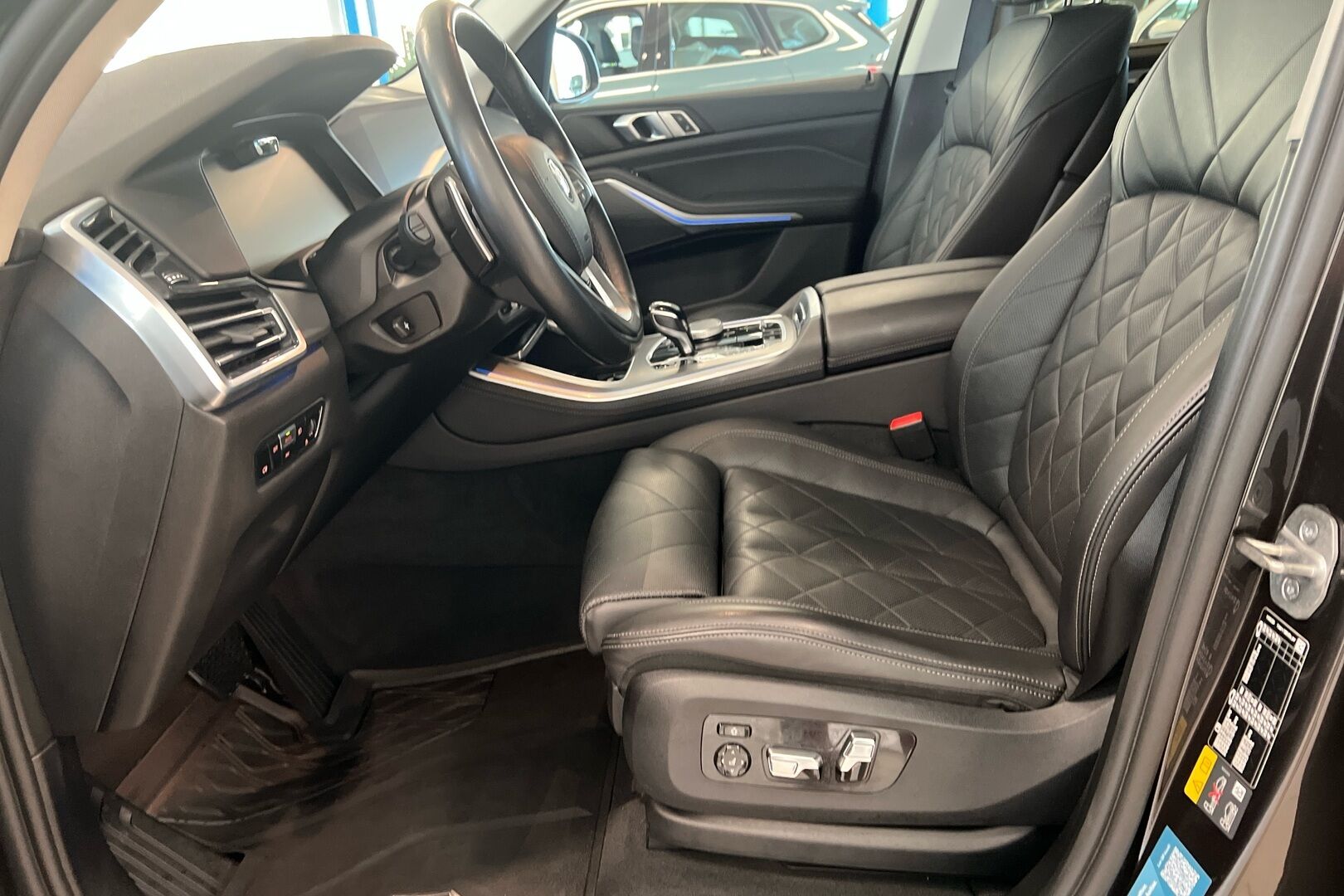 BMW X5 iso kuva 6