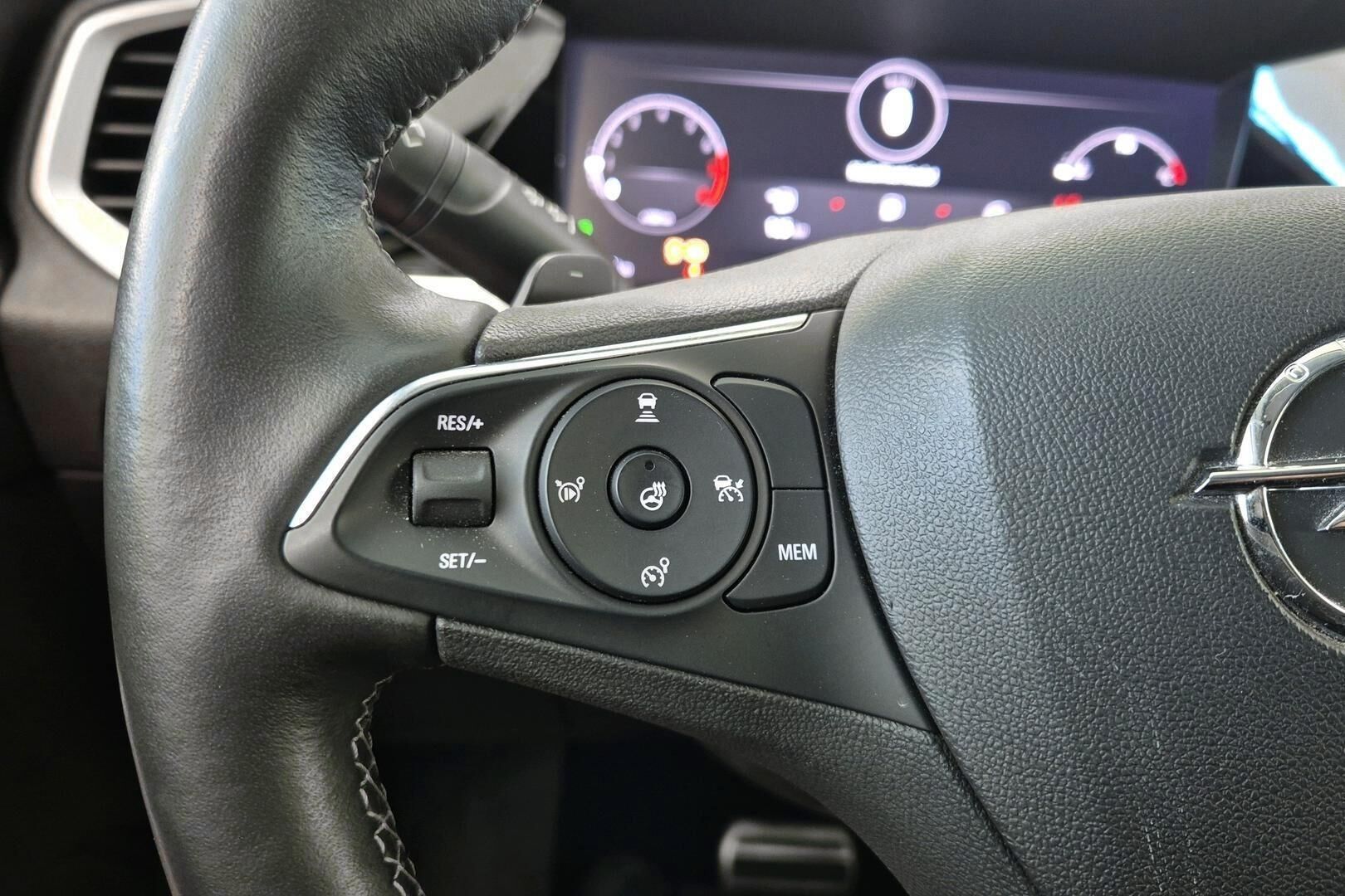 Opel Grandland iso kuva 19