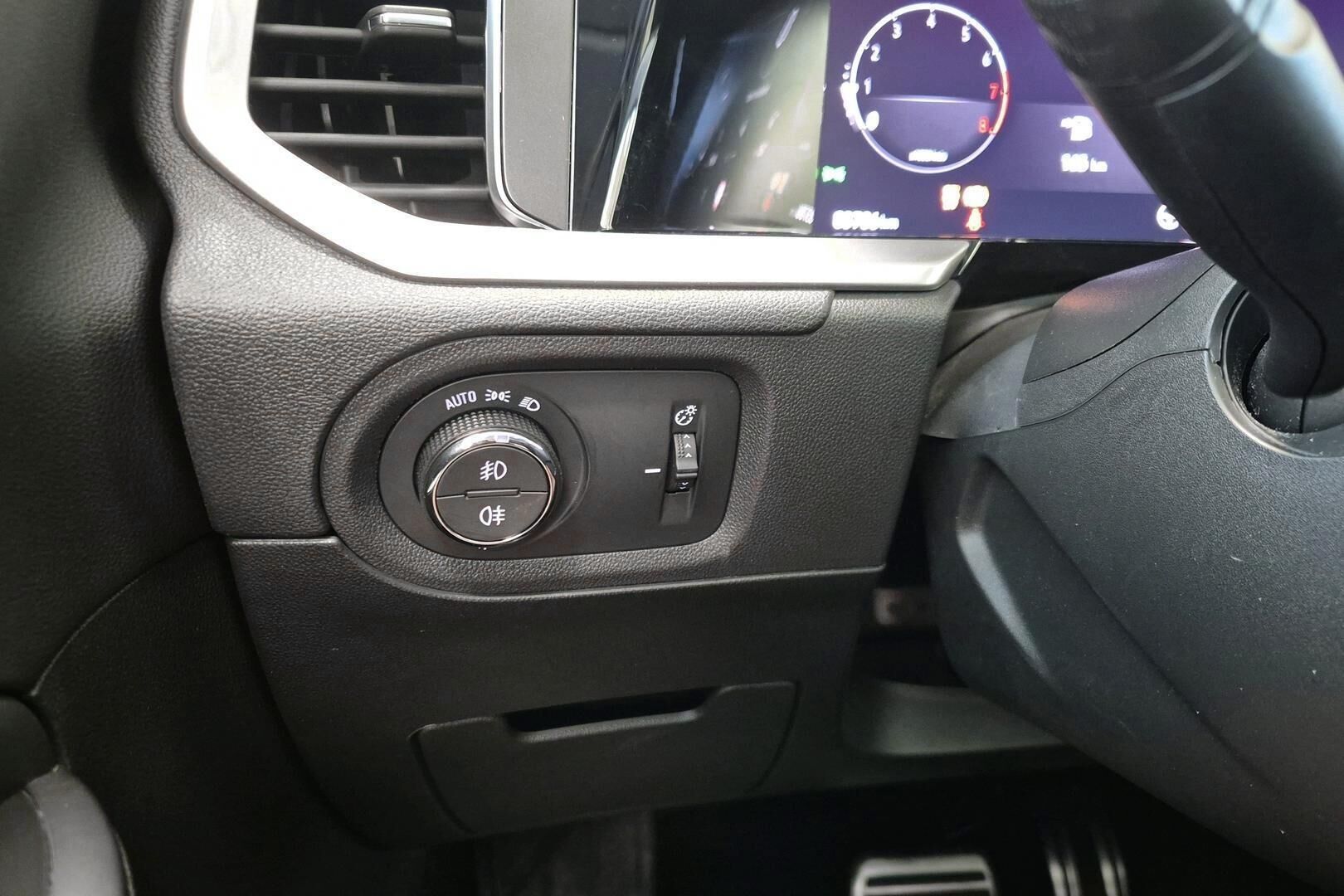 Opel Grandland iso kuva 21