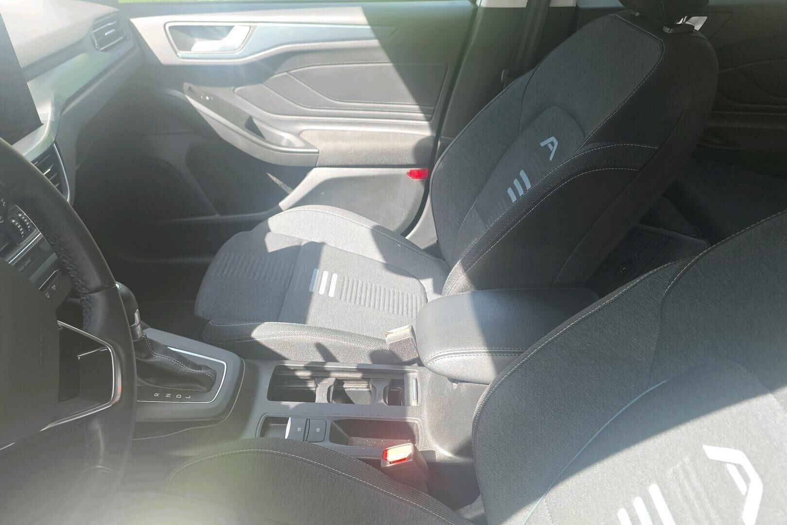 Ford Focus iso kuva 2