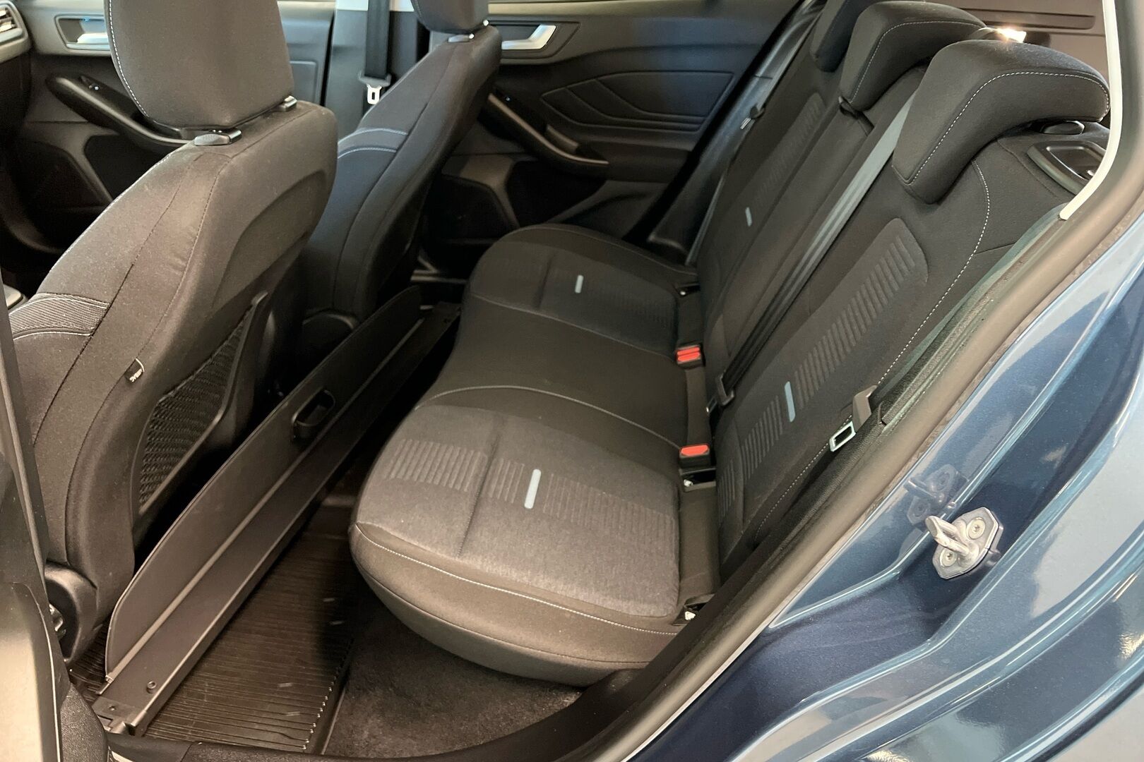 Ford Focus iso kuva 8