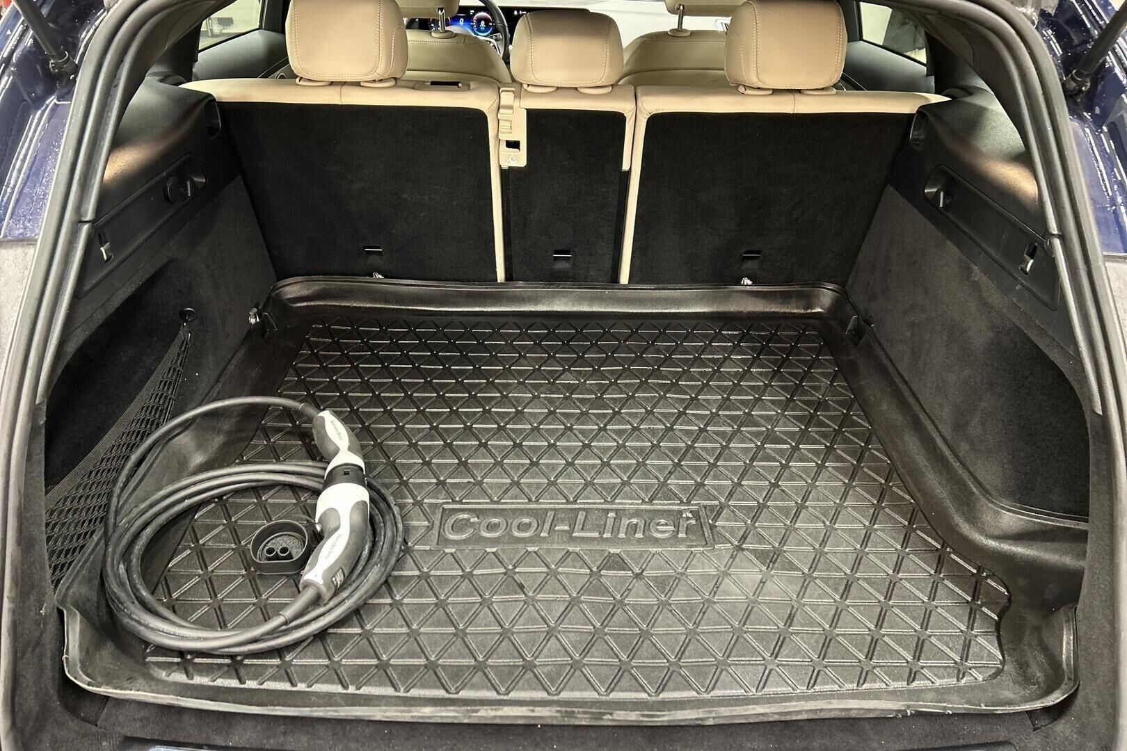 Mercedes-Benz EQC iso kuva 12