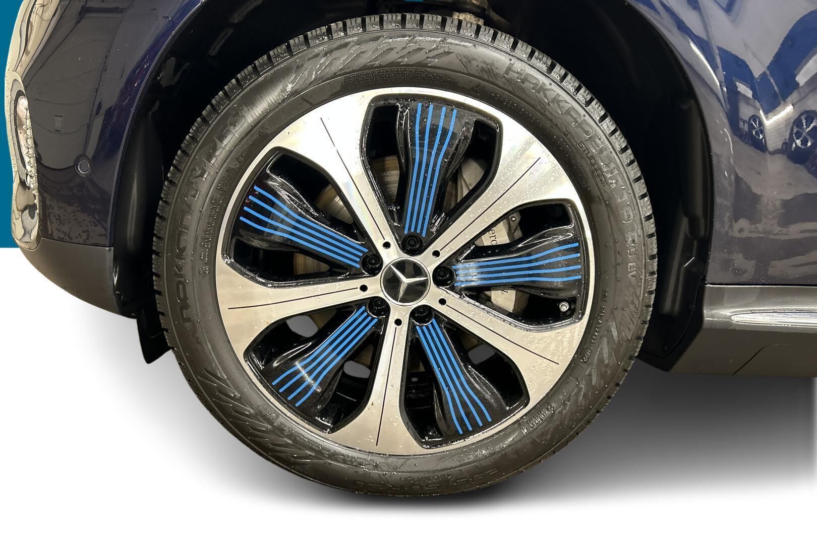 Mercedes-Benz EQC iso kuva 13