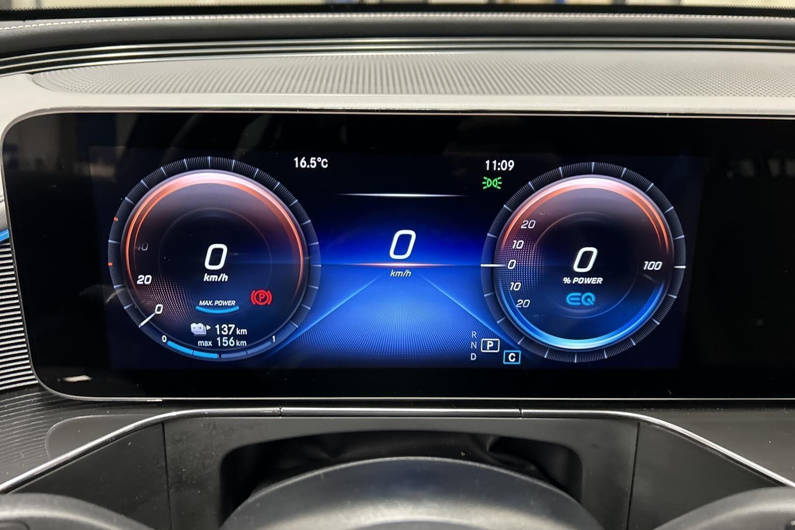 Mercedes-Benz EQC iso kuva 14