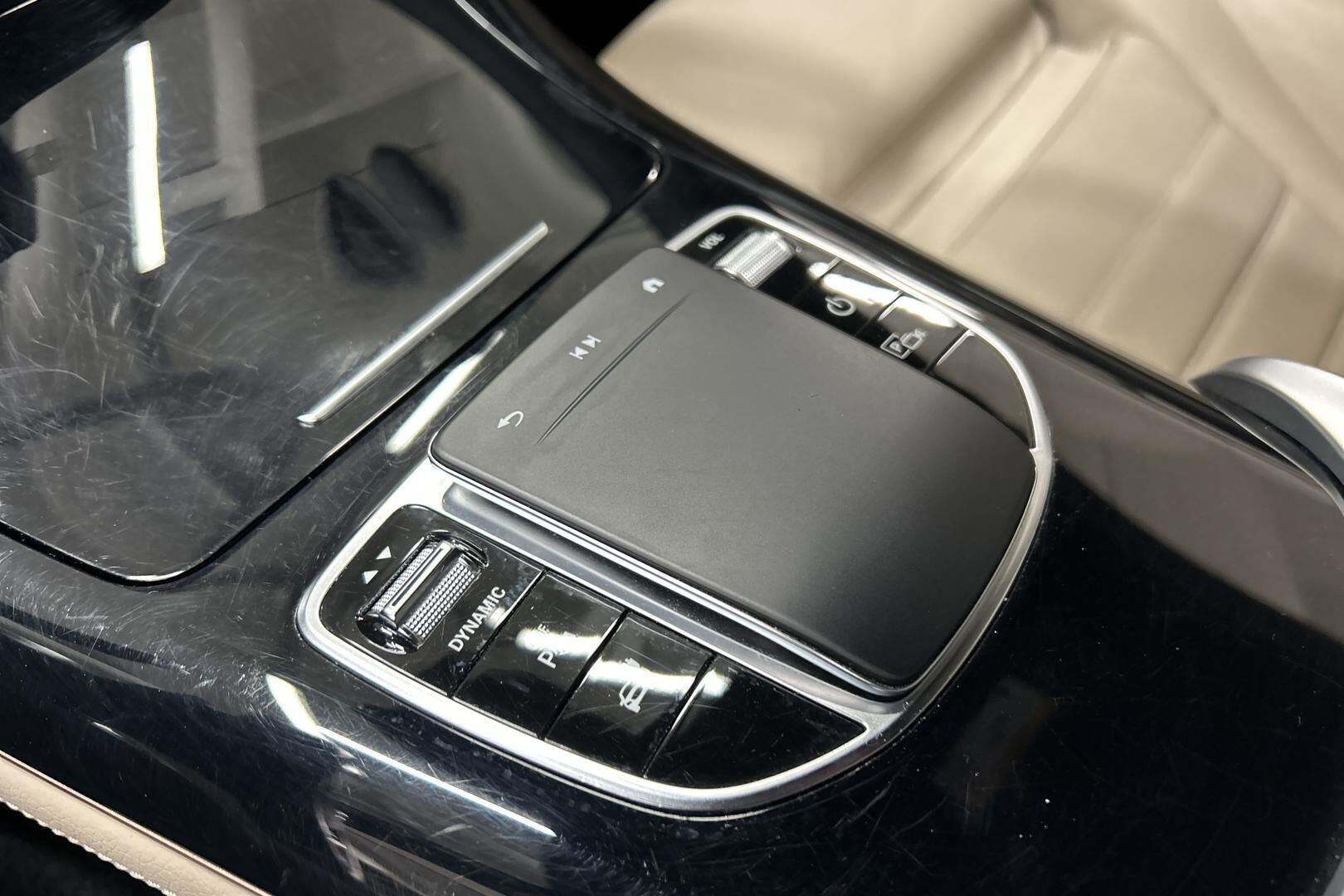 Mercedes-Benz EQC iso kuva 17