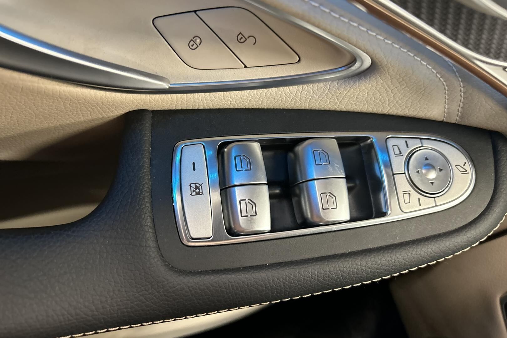 Mercedes-Benz EQC iso kuva 20