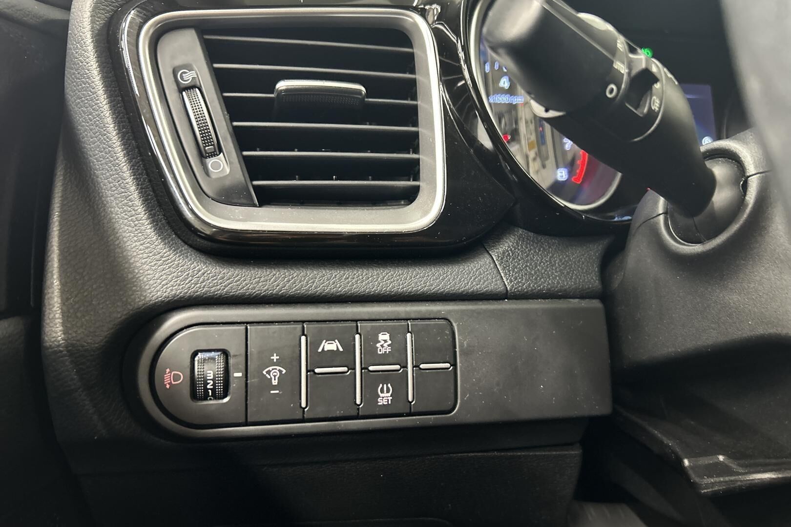 Kia Ceed iso kuva 20