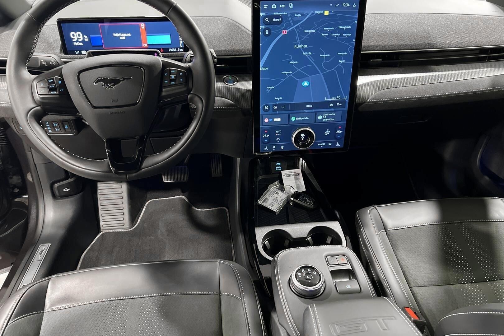 Ford Mustang Mach-E iso kuva 10