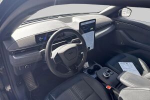 Ford Mustang Mach-E esikatselu 2