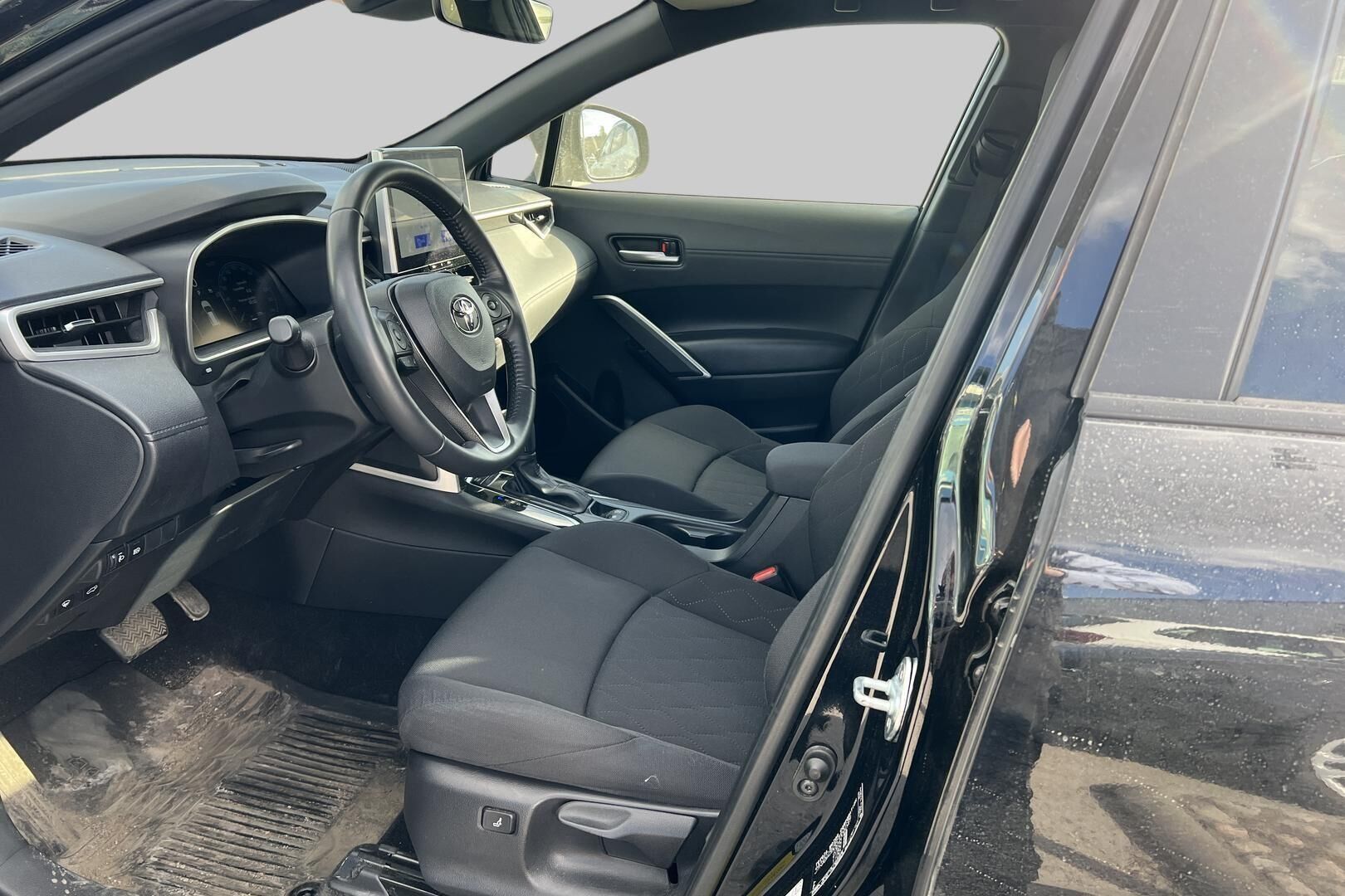 Toyota Corolla Cross iso kuva 2