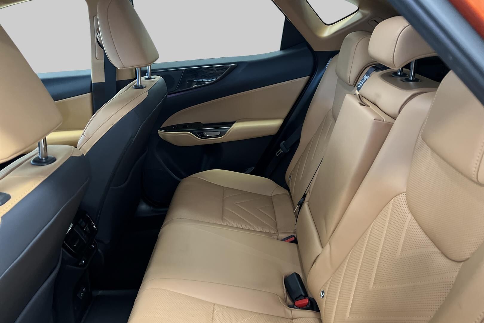 Lexus NX iso kuva 10