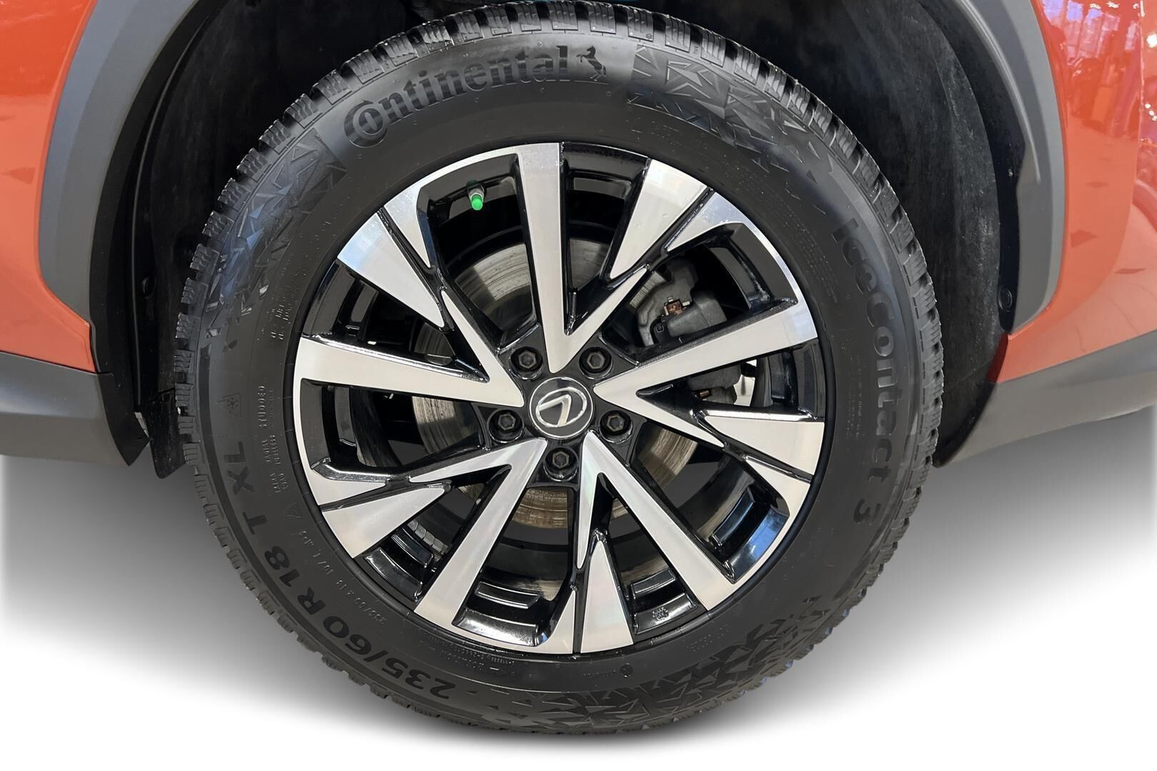 Lexus NX iso kuva 13