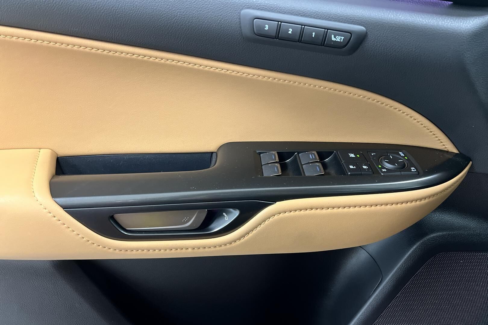 Lexus NX iso kuva 20