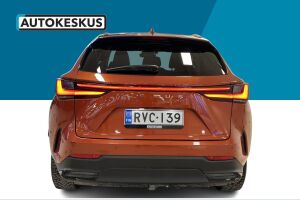 Lexus NX esikatselu 6