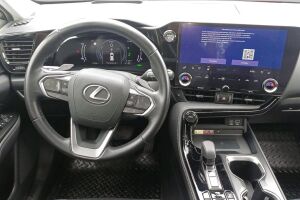 Lexus NX esikatselu 4