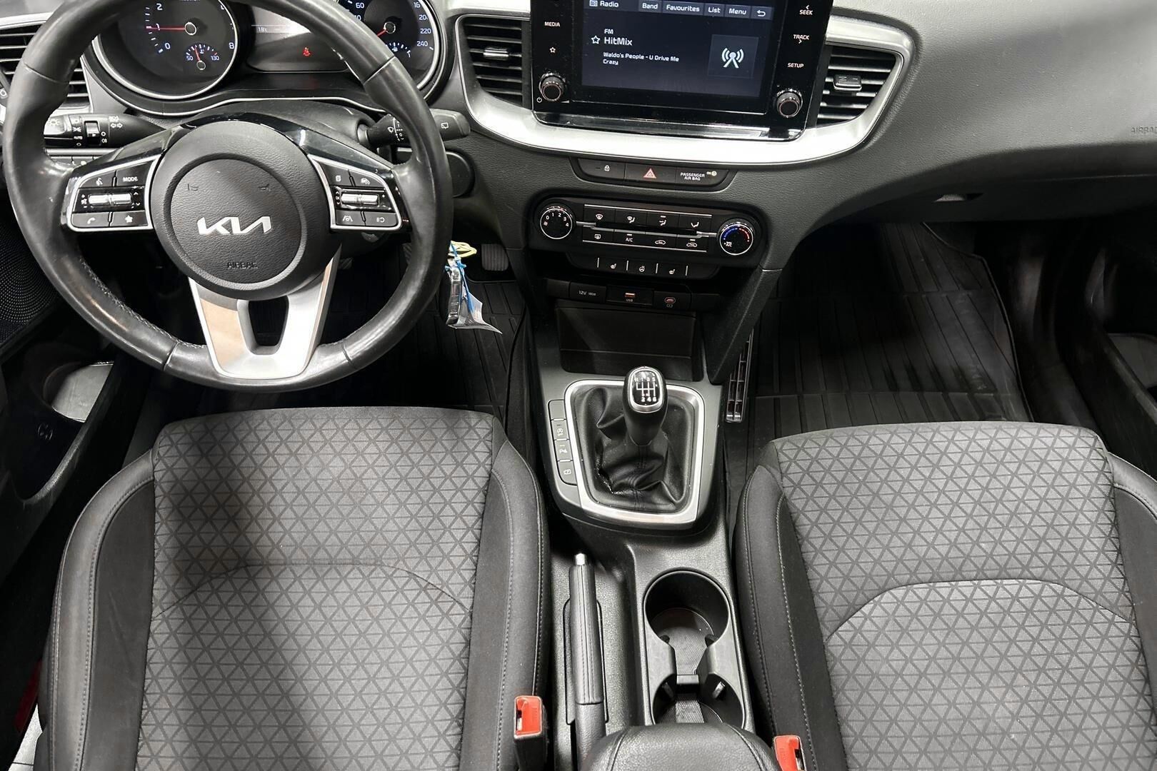Kia Ceed iso kuva 11