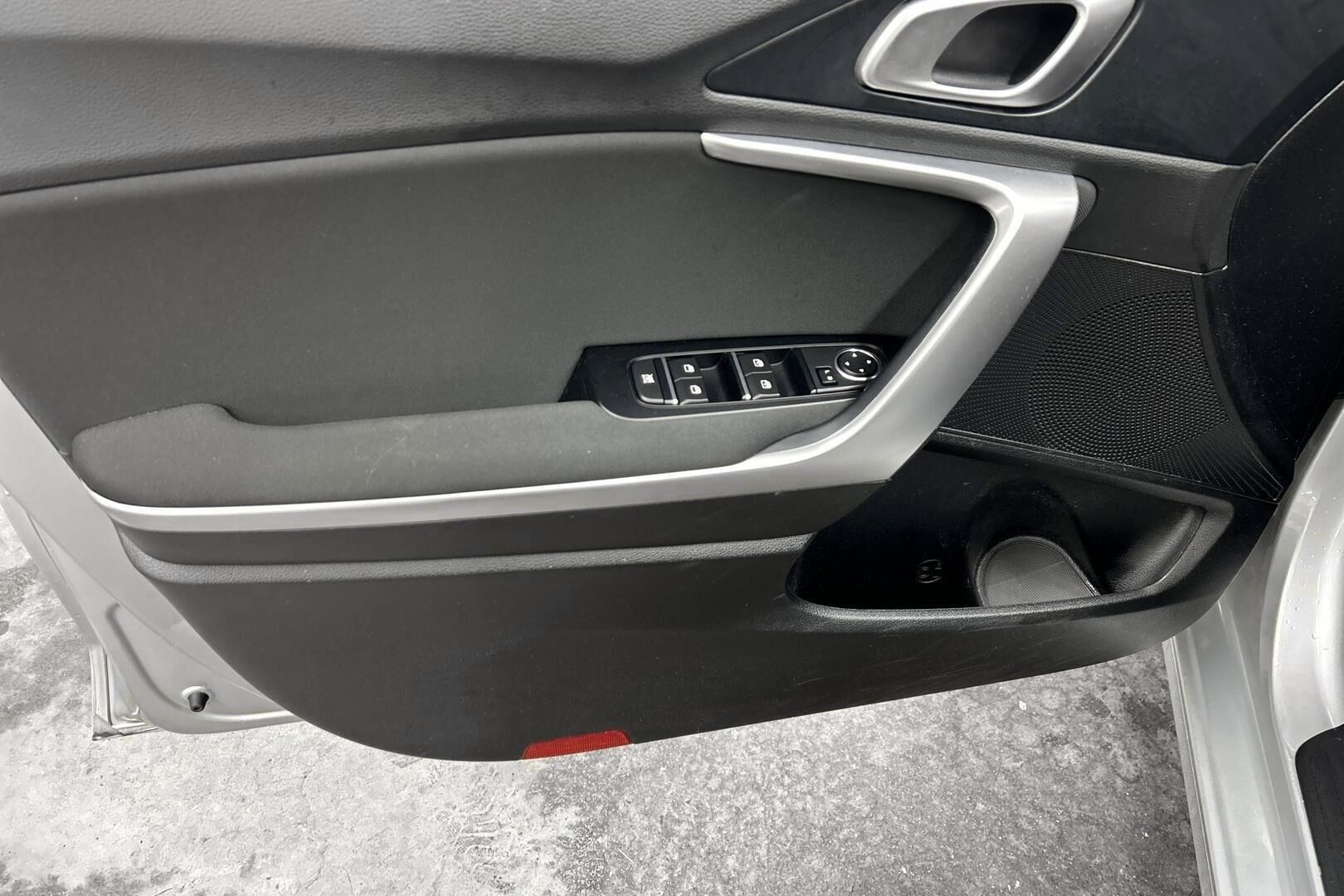 Kia Ceed iso kuva 14